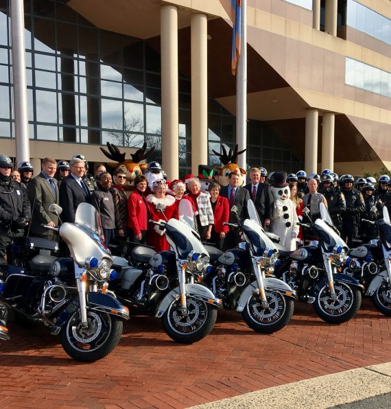 Fairfax Supervisors Holiday Photo with Police Officers 